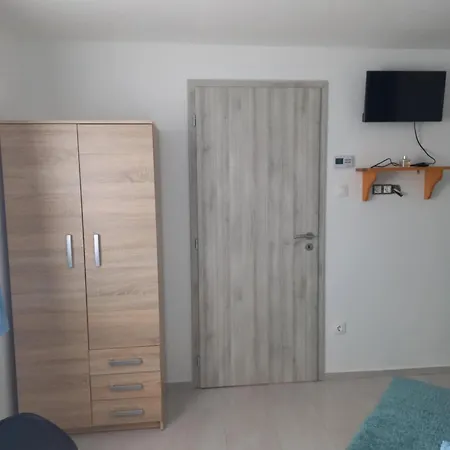 Bb64 Apartmanhaz *